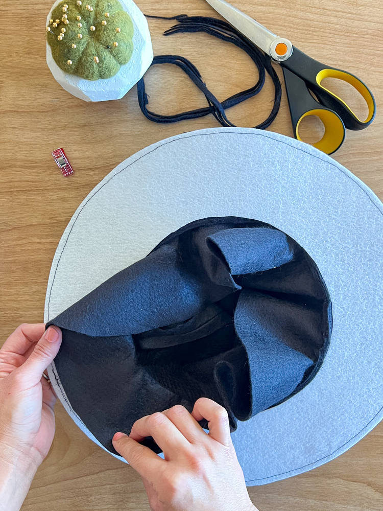 Basic Stiff Brim Witch Hat - Free Pattern & Tutorial // www.deliacreates.com