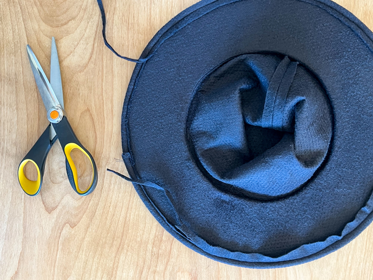 Basic Stiff Brim Witch Hat - Free Pattern & Tutorial // www.deliacreates.com