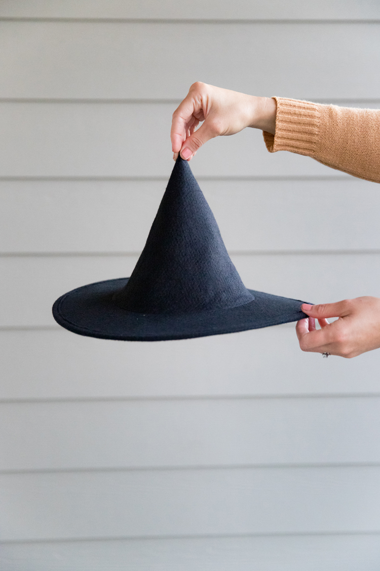 Basic Stiff Brim Witch Hat - Free Pattern & Tutorial // www.deliacreates.com