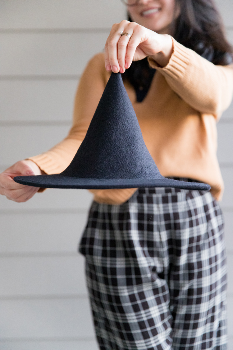 Basic Stiff Brim Witch Hat - Free Pattern & Tutorial // www.deliacreates.com