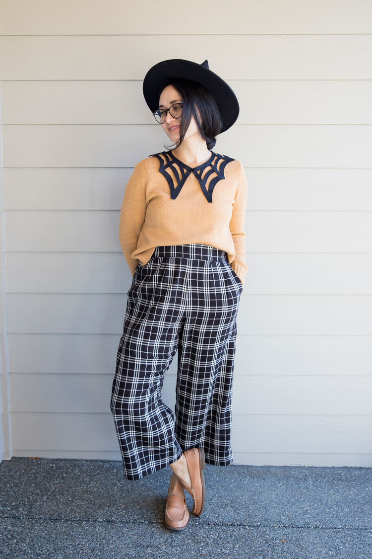 Basic Stiff Brim Witch Hat - Free Pattern & Tutorial // www.deliacreates.com