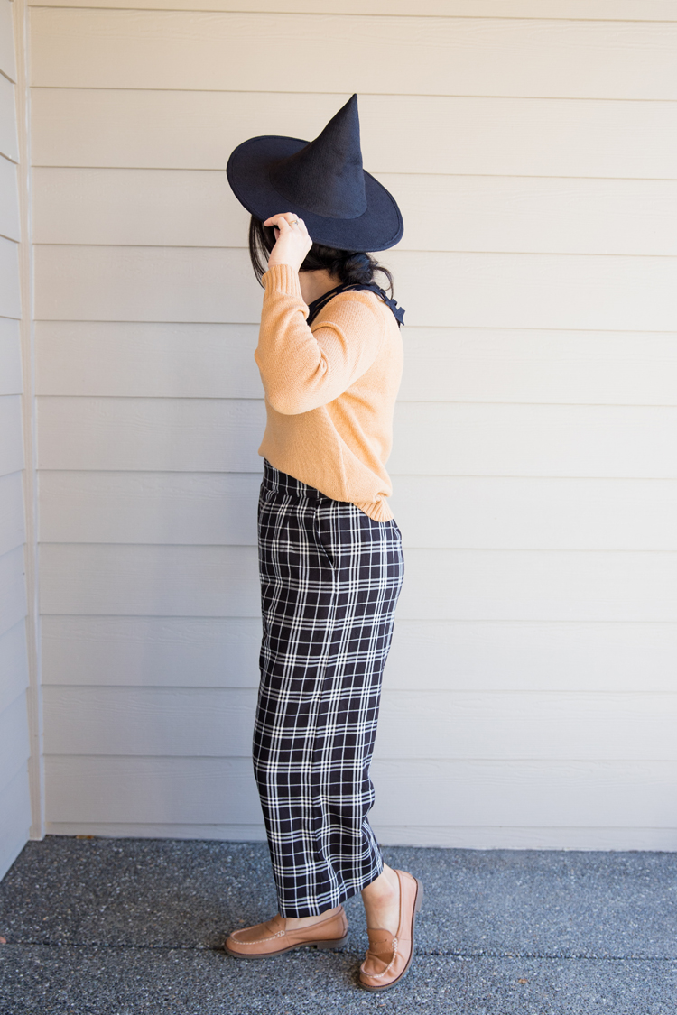 Basic Stiff Brim Witch Hat - Free Pattern & Tutorial // www.deliacreates.com