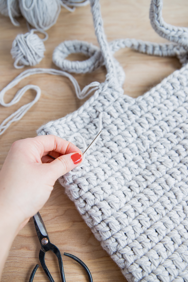 Four Strand Crochet Tote - Free pattern & tutorial // www.deliacreates.com