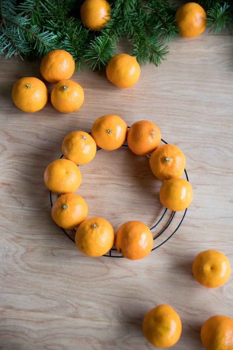 Orange Wreath Neighbor Gift // made with re-usable materials! // www.deliacreates.com