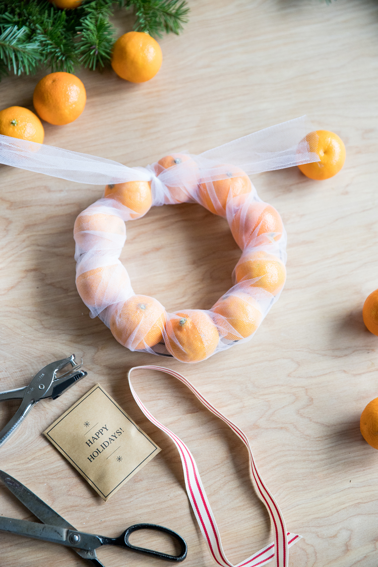 Orange Wreath Neighbor Gift // made with re-usable materials! // www.deliacreates.com