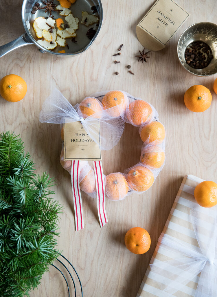 Orange Wreath Neighbor Gift // made with re-usable materials! // www.deliacreates.com