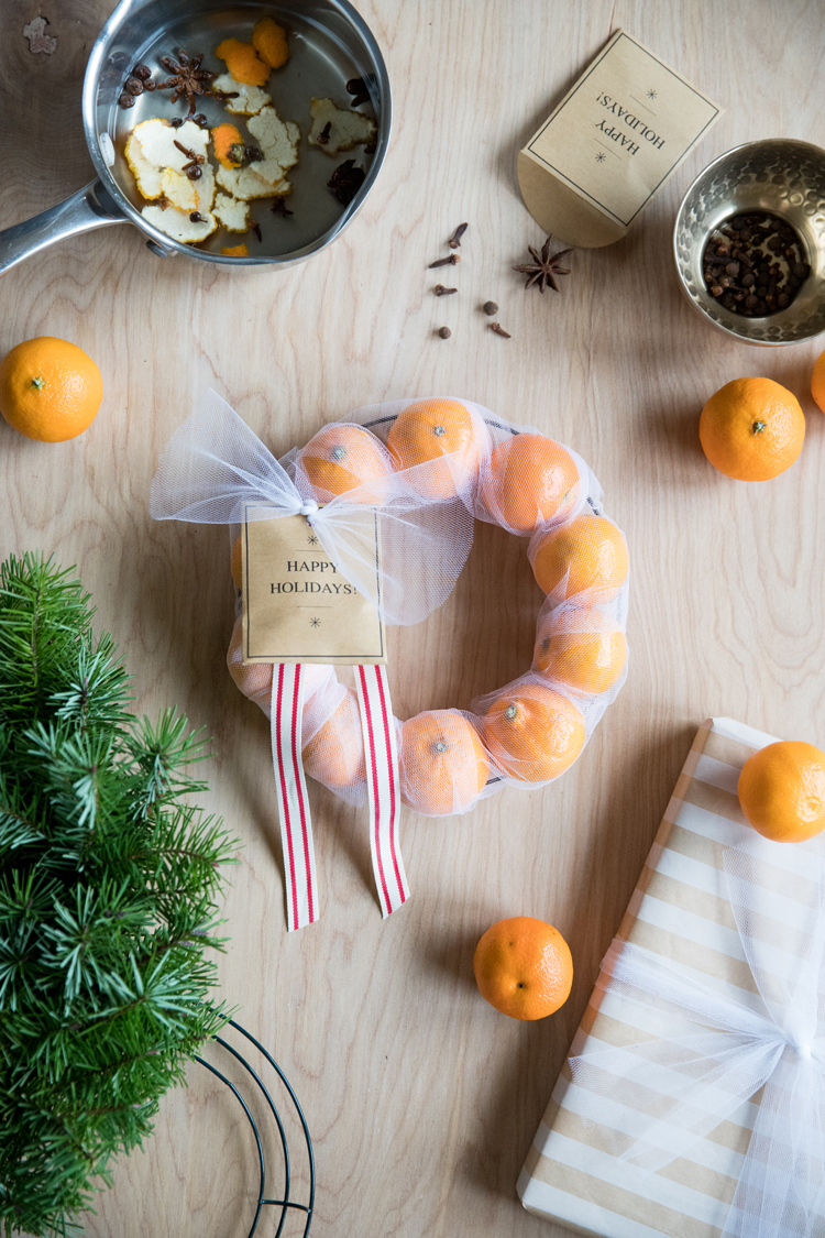Orange Wreath Neighbor Gift // made with re-usable materials! // www.deliacreates.com