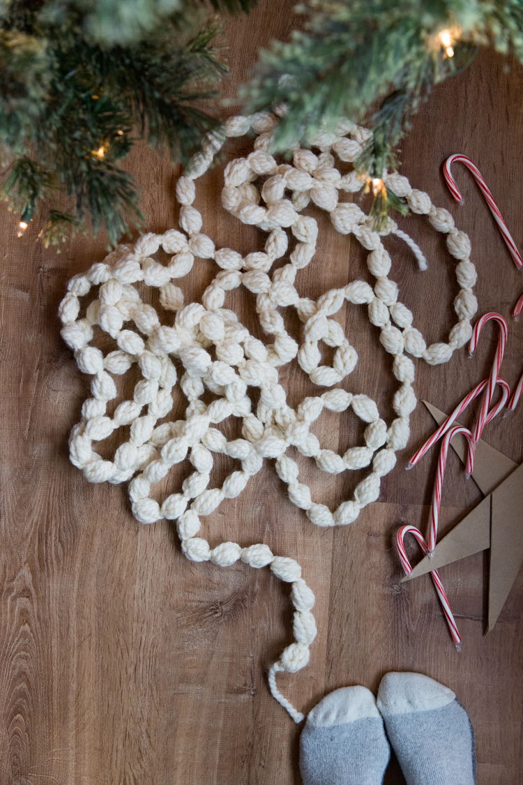 Chunky Crochet Garland Tutorial // www.deliacreates.com