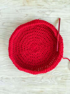 Double Crochet Beret – Free Pattern & Tutorial // www.deliacreates