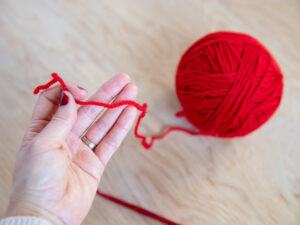 Double Crochet Beret – Free Pattern & Tutorial // www.deliacreates
