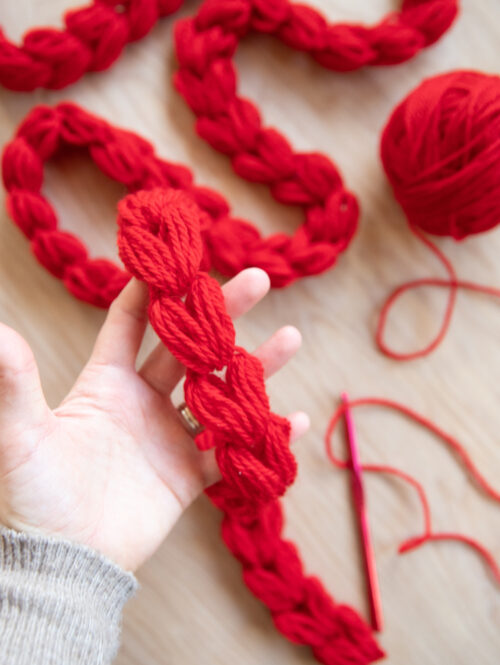 Puffy Heart Crochet Garland Tutorial // www.deliacreates.com