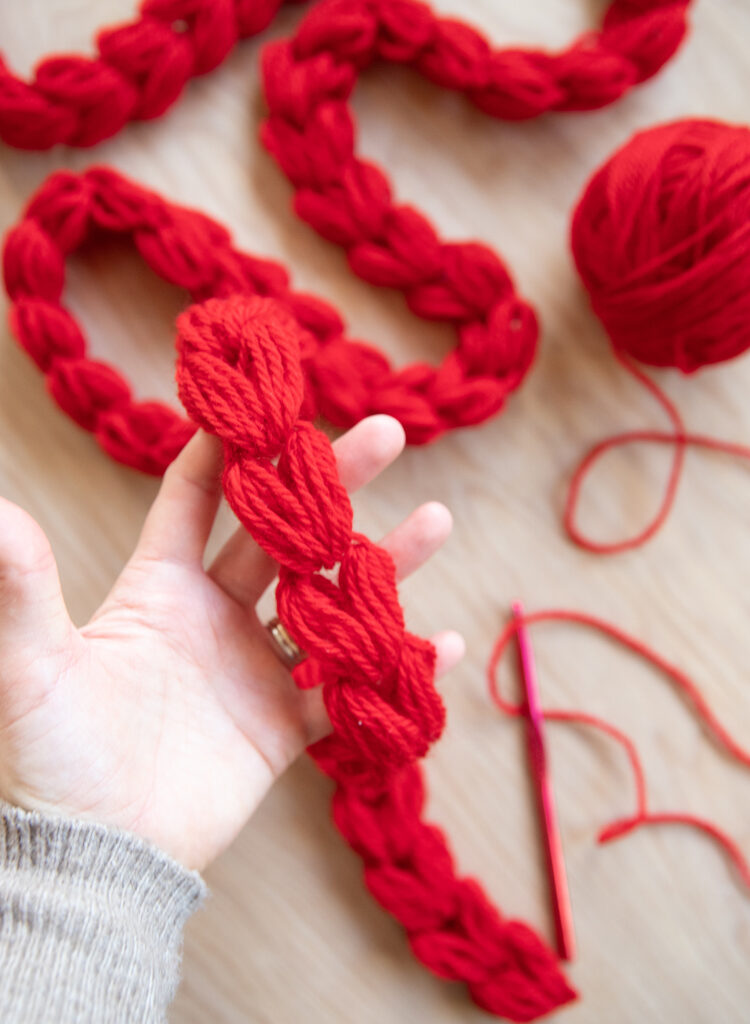 Puffy Heart Crochet Garland Tutorial // www.deliacreates.com