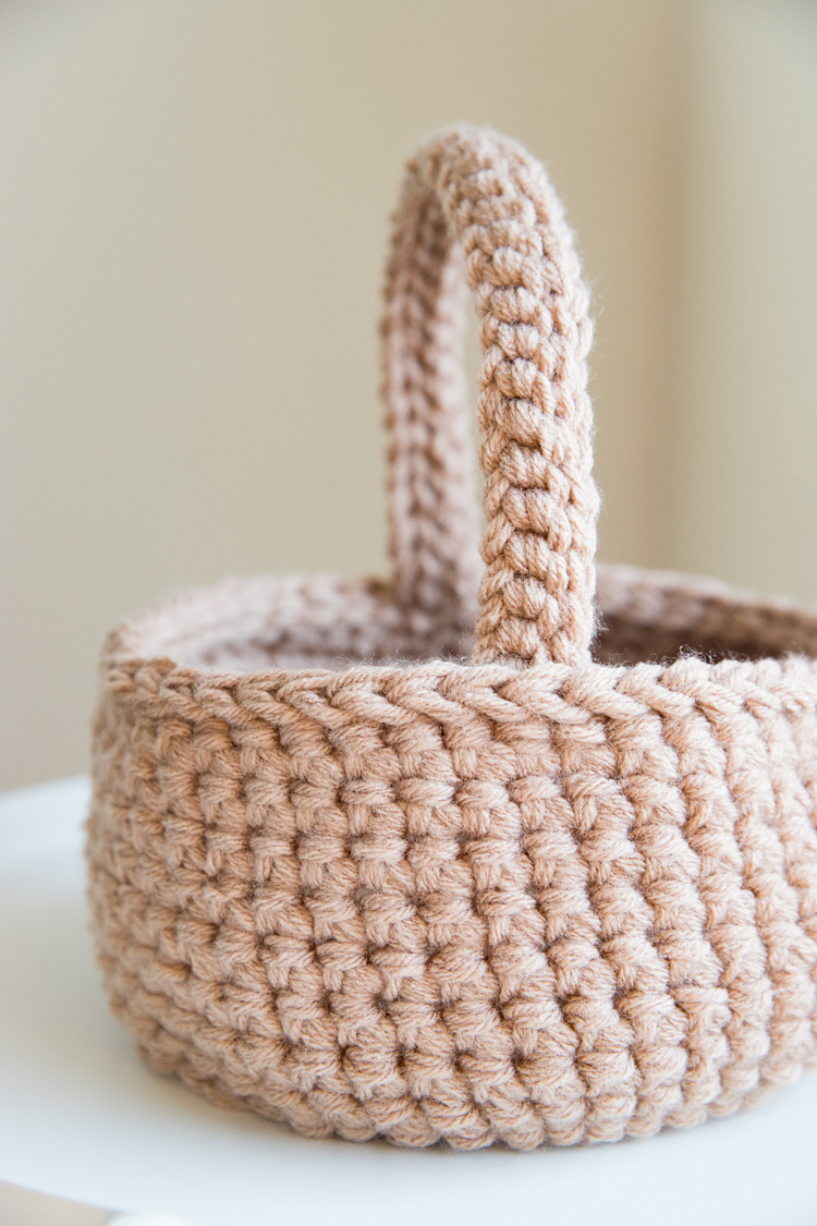 Basic Easter Basket - Free Crochet Pattern and Tutorial // www.deliacreates.com