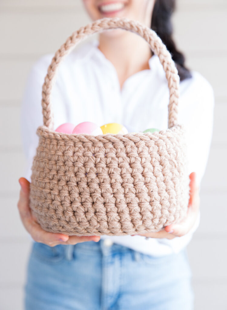 Basic Easter Basket - Free Crochet Pattern and Tutorial // www.deliacreates.com