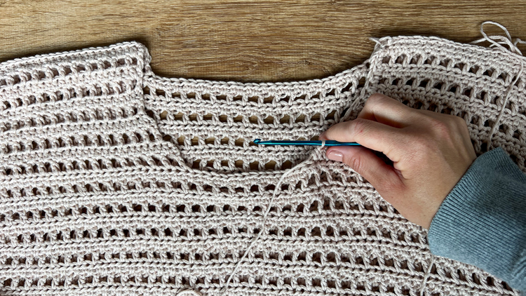 Summer Mesh Sweater - Free Crochet Pattern SIZES XXS-XXL // www.deliacreates.com