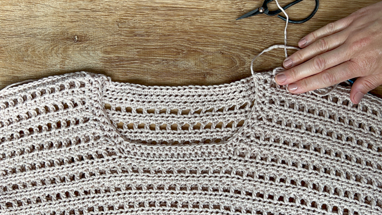 Summer Mesh Sweater - Free Crochet Pattern SIZES XXS-XXL // www.deliacreates.com