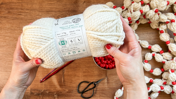 "Popcorn & Cranberry" Crochet Garland VIDEO TUTORIAL // www.deliacreates.com