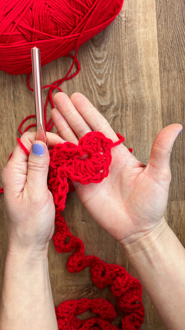 String of Hearts Crochet Garland FREE PATTERN