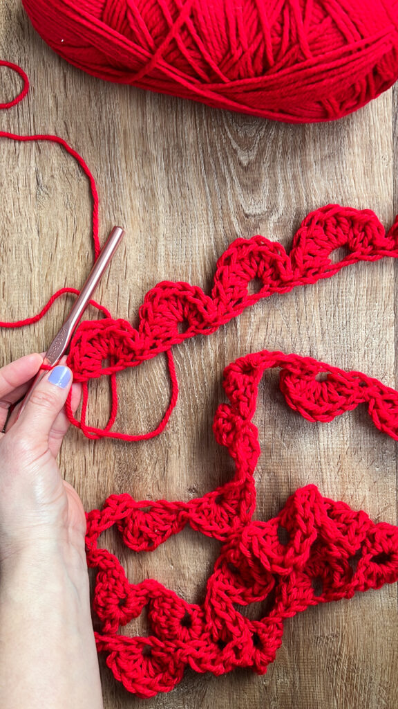 String of Hearts Crochet Garland FREE PATTERN