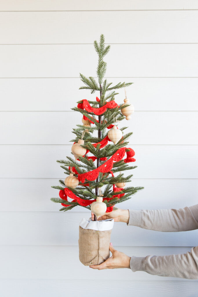 Scallop Edge Baby Garland