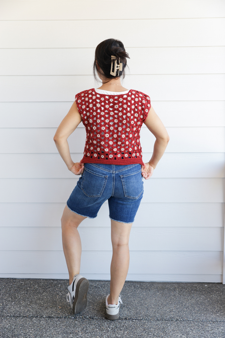 Crochet Daisy Top - FREE PATTERN Sizes Child XL - Adult XXL // www.deliacreates.com