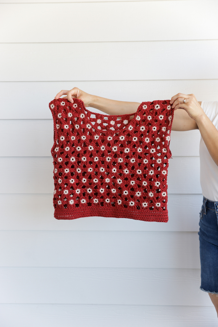 Crochet Daisy Top - FREE PATTERN Sizes Child XL - Adult XXL // www.deliacreates.com