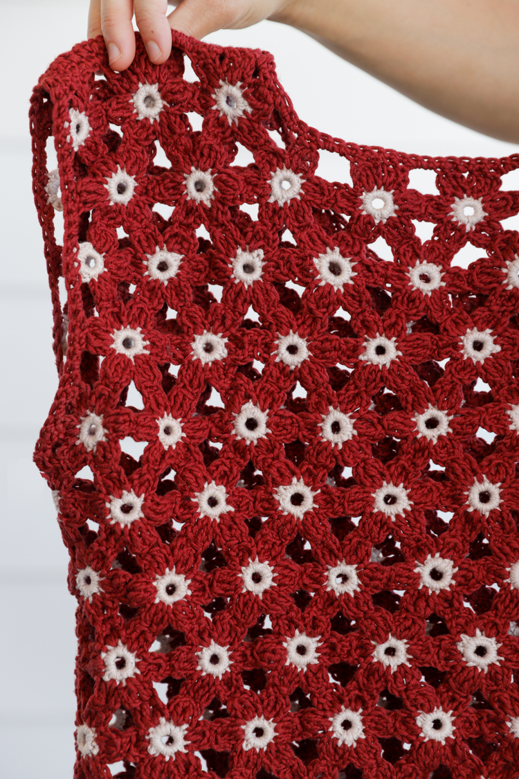 Crochet Daisy Top - FREE PATTERN Sizes Child XL - Adult XXL // www.deliacreates.com