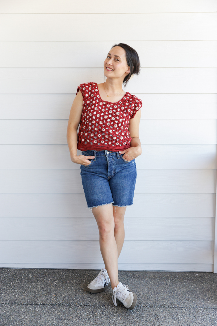 Crochet Daisy Top - FREE PATTERN Sizes Child XL - Adult XXL // www.deliacreates.com