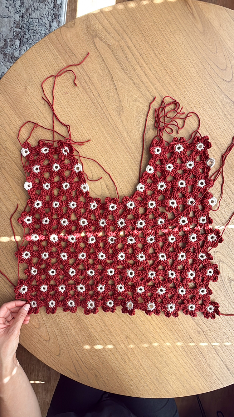 Crochet Daisy Top - FREE PATTERN Sizes Child XL - Adult XXL // www.deliacreates.com