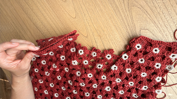 Crochet Daisy Top - FREE PATTERN Sizes Child XL - Adult XXL // www.deliacreates.com