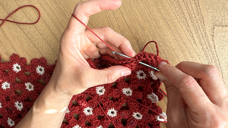Crochet Daisy Top - FREE PATTERN Sizes Child XL - Adult XXL // www.deliacreates.com