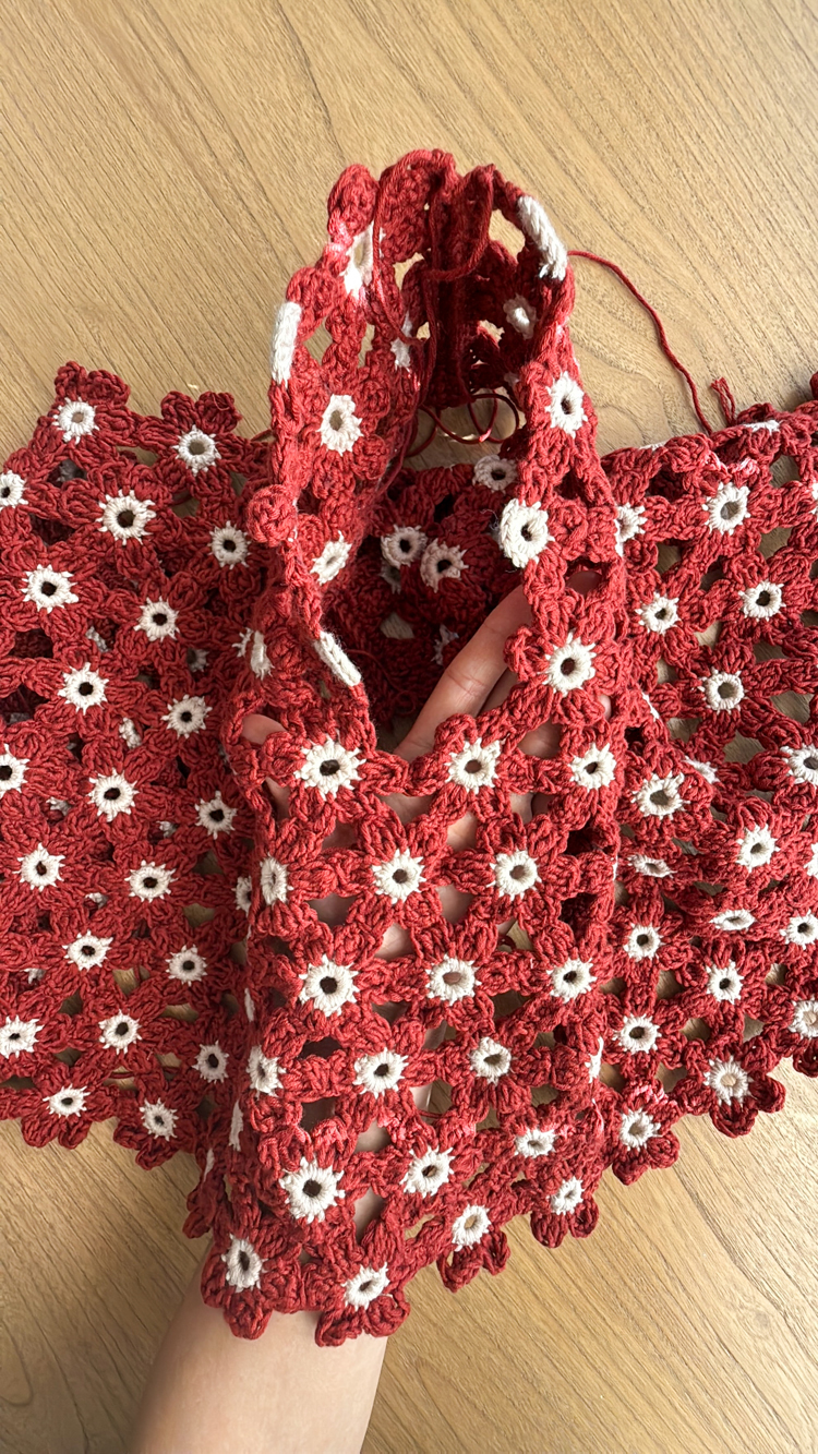 Crochet Daisy Top - FREE PATTERN Sizes Child XL - Adult XXL // www.deliacreates.com