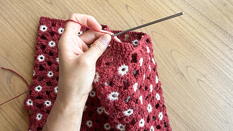 Crochet Daisy Top - FREE PATTERN Sizes Child XL - Adult XXL // www.deliacreates.com