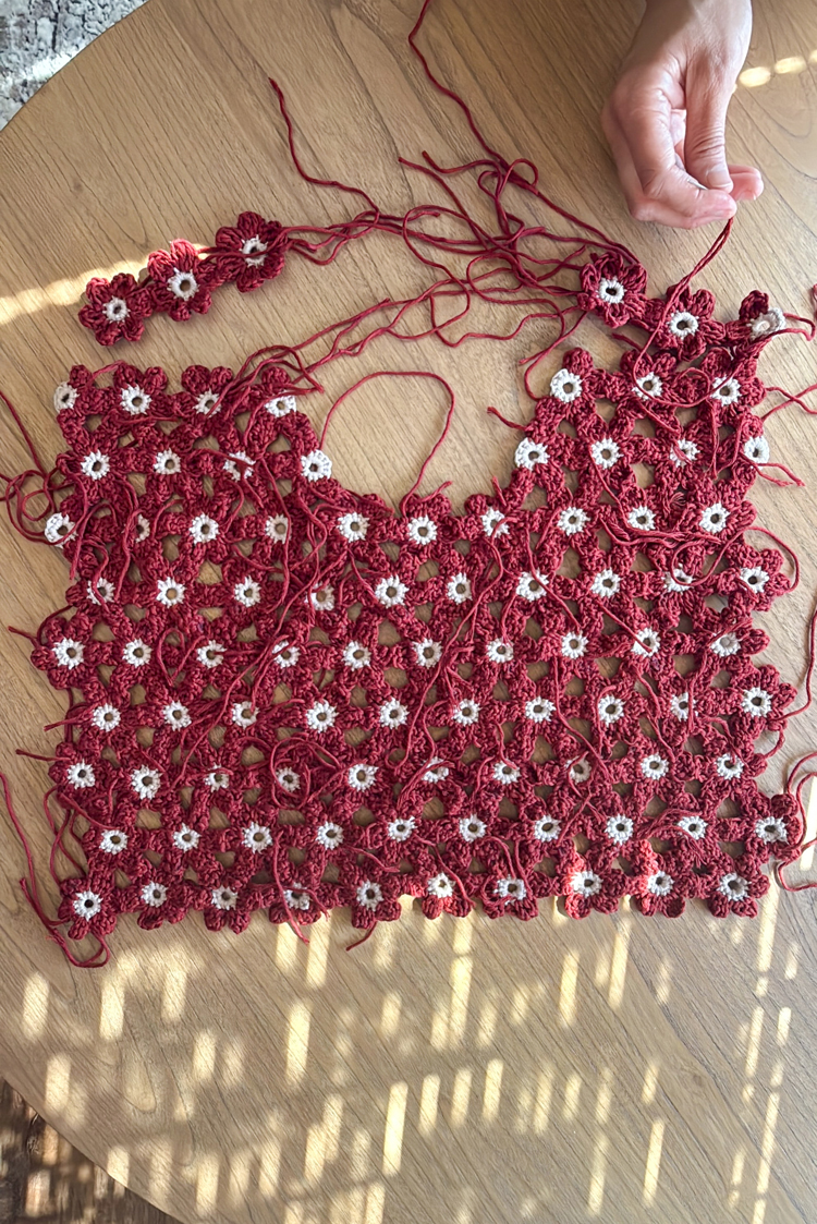 Crochet Daisy Top - FREE PATTERN Sizes Child XL - Adult XXL // www.deliacreates.com