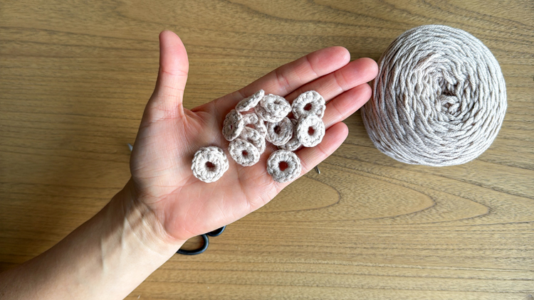 Crochet Daisy Top - FREE PATTERN Sizes Child XL - Adult XXL // www.deliacreates.com
