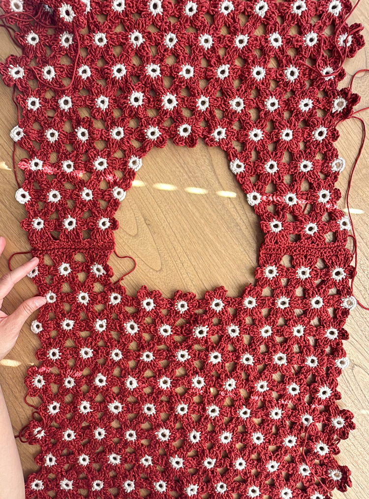Crochet Daisy Top - FREE PATTERN Sizes Child XL - Adult XXL // www.deliacreates.com