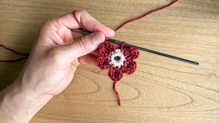 Crochet Daisy Top - FREE PATTERN Sizes Child XL - Adult XXL // www.deliacreates.com