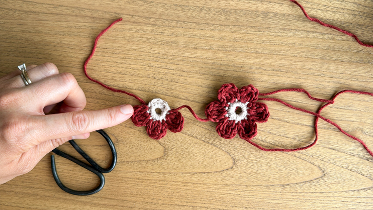Crochet Daisy Top - FREE PATTERN Sizes Child XL - Adult XXL // www.deliacreates.com