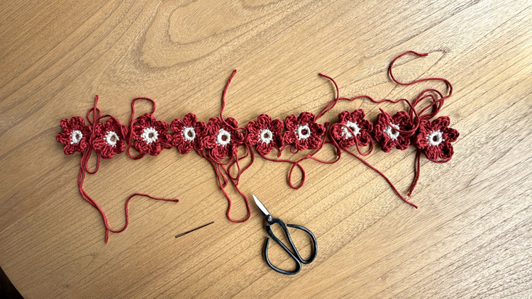 Crochet Daisy Top - FREE PATTERN Sizes Child XL - Adult XXL // www.deliacreates.com