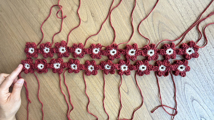 Crochet Daisy Top - FREE PATTERN Sizes Child XL - Adult XXL // www.deliacreates.com