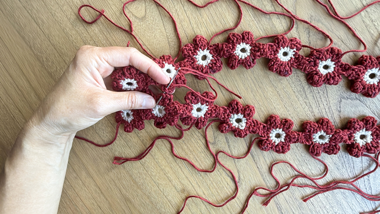 Crochet Daisy Top - FREE PATTERN Sizes Child XL - Adult XXL // www.deliacreates.com