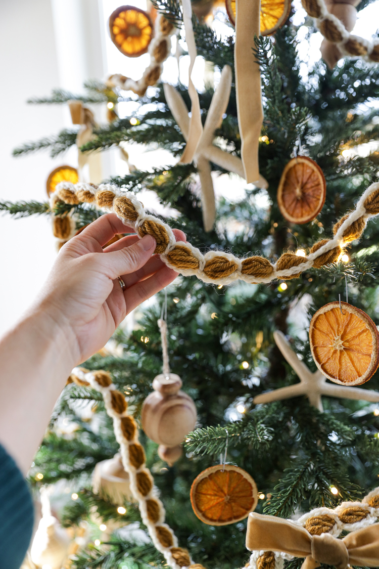 Chains + Puffs Crochet Garland // free pattern and video tutorial at www.deliacreates.com