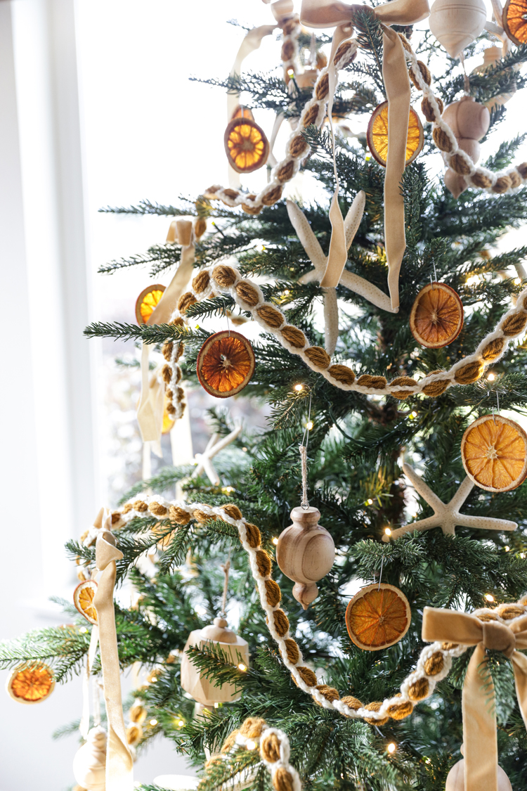 Chains + Puffs Crochet Garland // free pattern and video tutorial at www.deliacreates.com