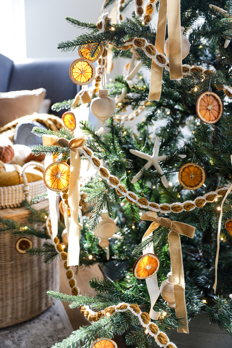 Chains + Puffs Crochet Garland // free pattern and video tutorial at www.deliacreates.com