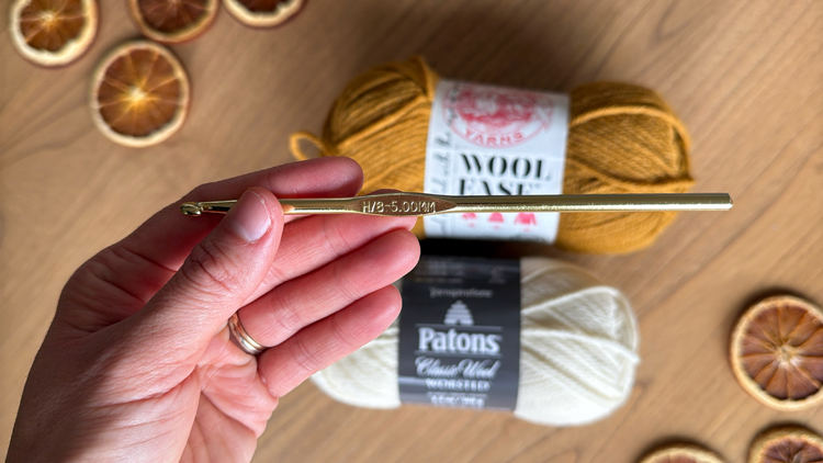 Chains + Puffs Crochet Garland // free pattern and video tutorial at www.deliacreates.com