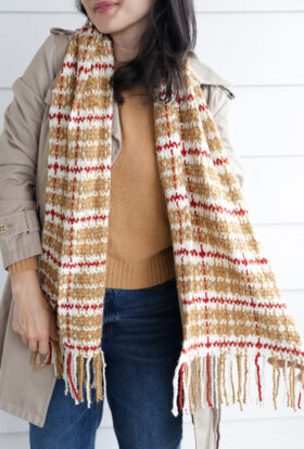 Woven Plaid Crochet Scarf // free pattern and video tutorial // www.deliacreates.com