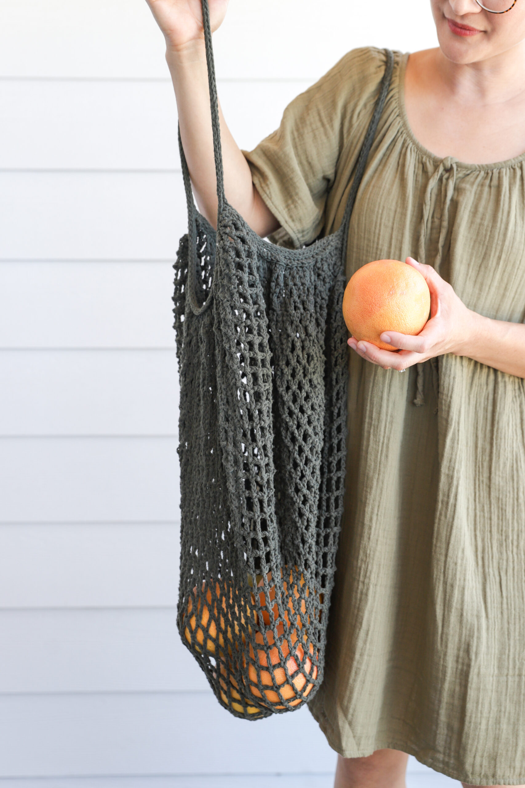 Mesh Market Crochet Bag - Free Pattern // www.deliacreates.com