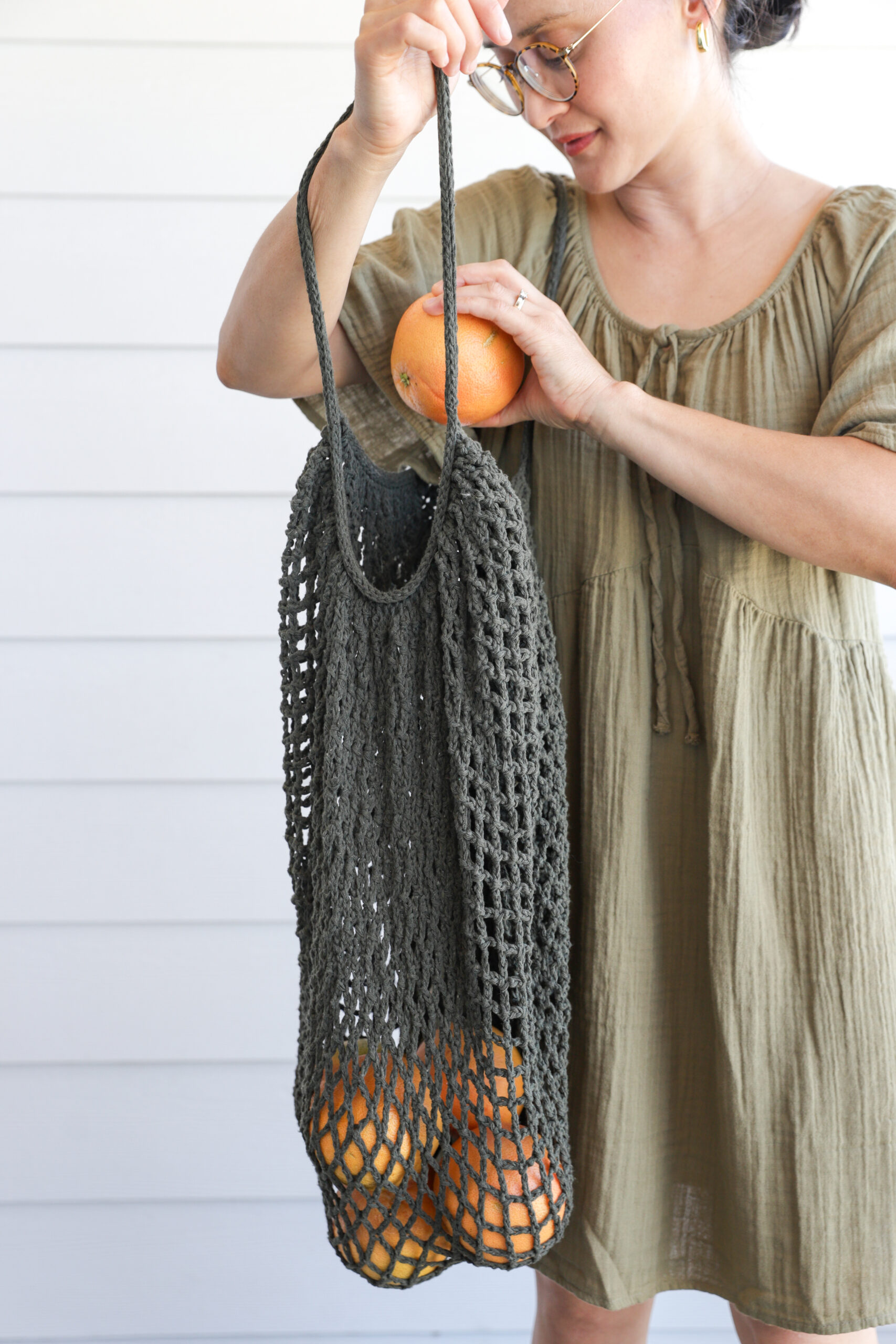 Mesh Market Crochet Bag - Free Pattern // www.deliacreates.com