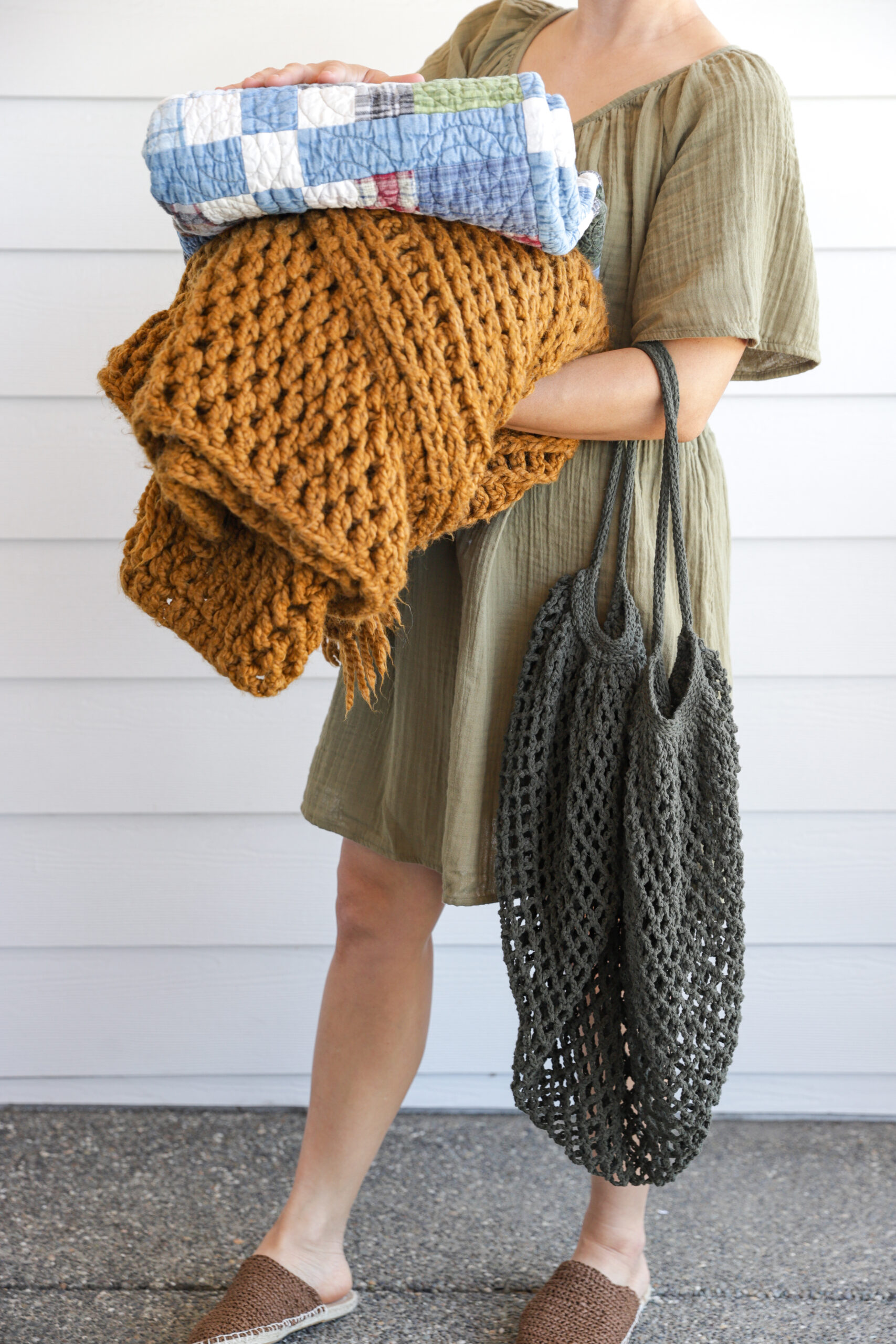 Mesh Market Crochet Bag - Free Pattern // www.deliacreates.com
