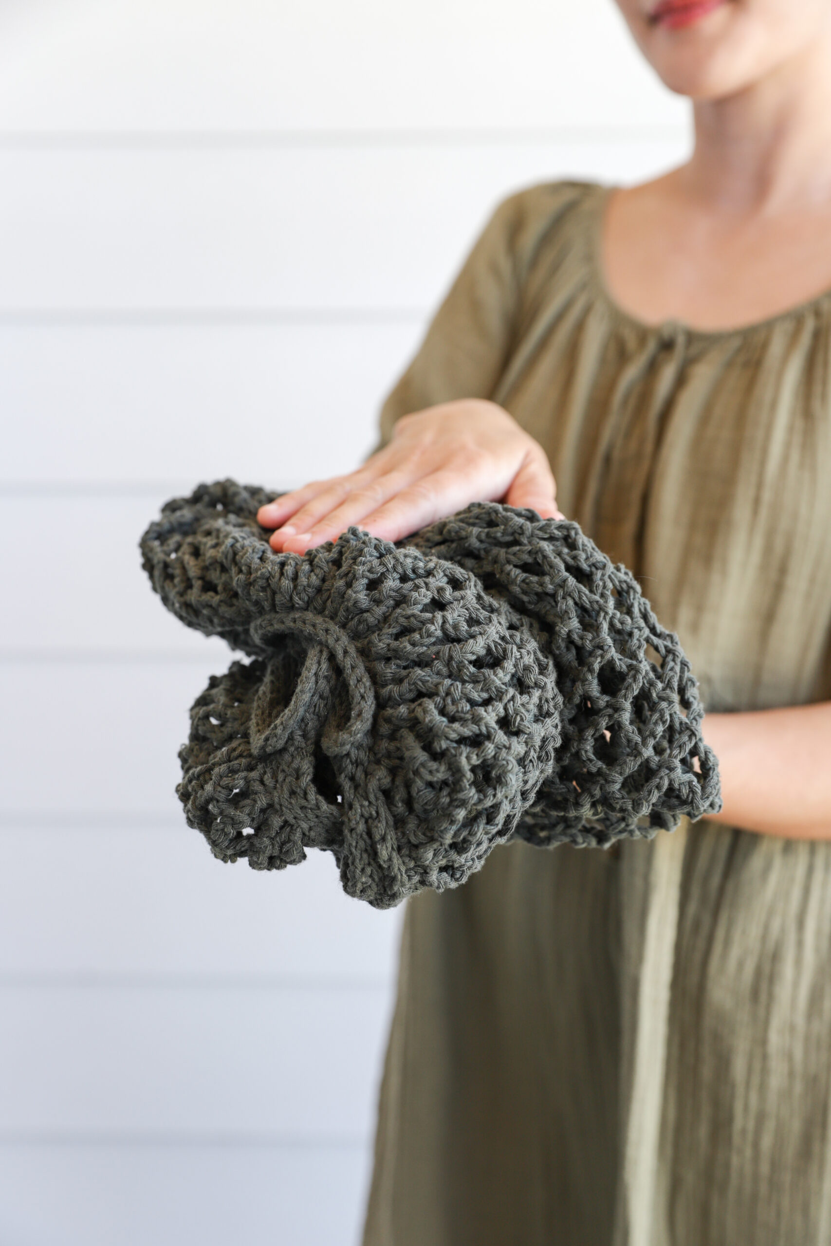 Mesh Market Crochet Bag - Free Pattern // www.deliacreates.com